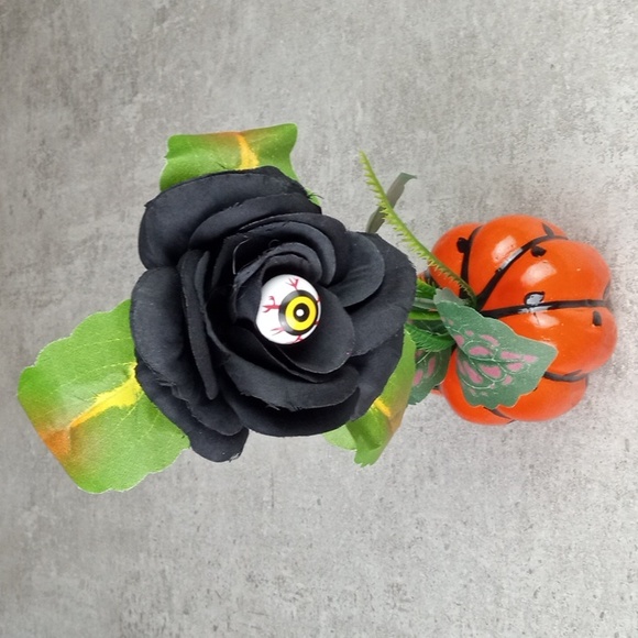 👻🍒 Halloween Black Rose Eye Pumpkin - Picture 1 of 4